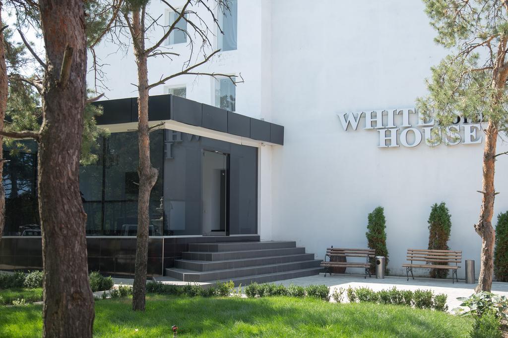 Hotel White House Brg コブルロ エクステリア 写真