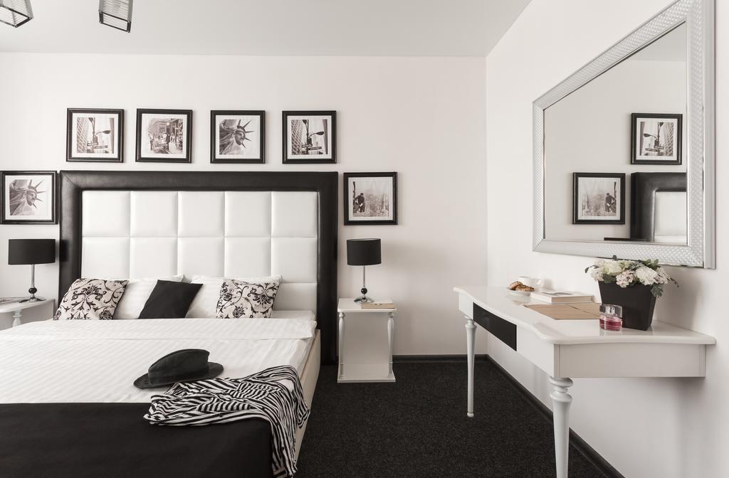 Hotel White House Brg コブルロ エクステリア 写真